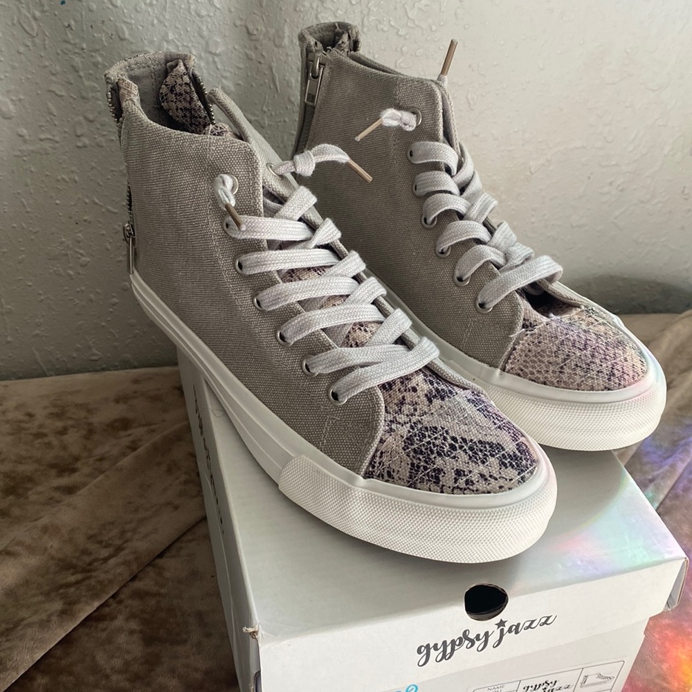 Gypsy jazz size 9 sneakers